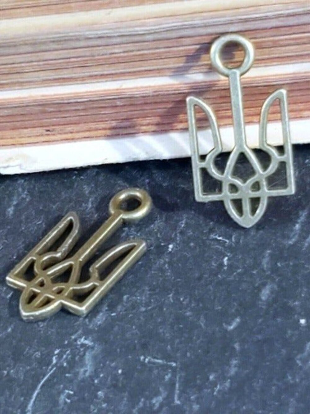 Bronze Ukraine National Emblem Ukrainian Symbol 18x9mm Charms Pendants 10 pcs - Picture 12 of 12